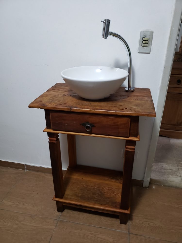 Aparador de madeira maciça da Vintage Decor, peça APA-01