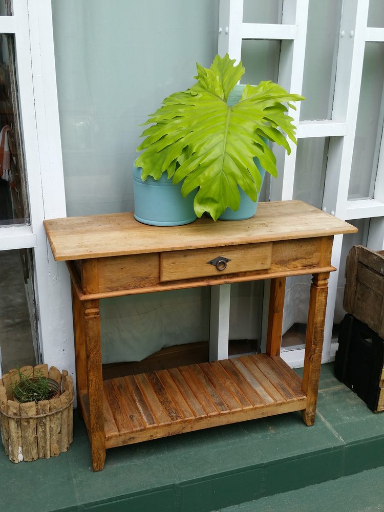 Aparador de madeira maciça da Vintage Decor, peça APA-10