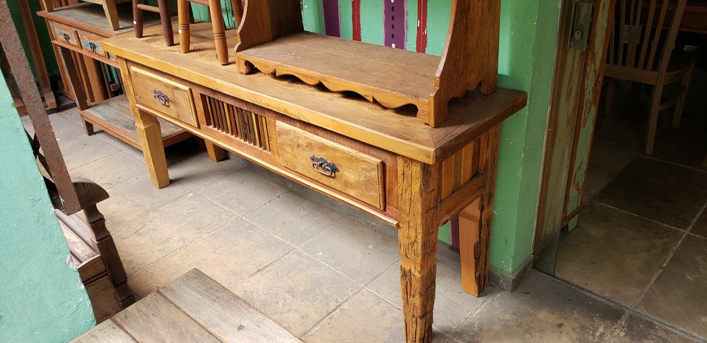 Aparador de madeira maciça da Vintage Decor, peça APA-22