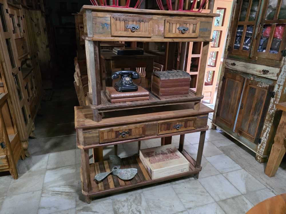 Aparador de madeira maciça da Vintage Decor, peça APA-24