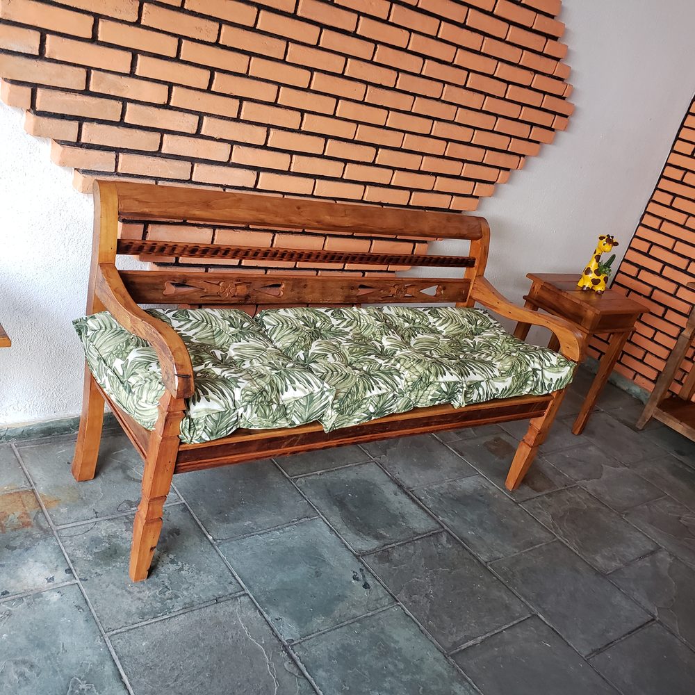Banco de madeira maciça da Vintage Decor, peça BAN-15