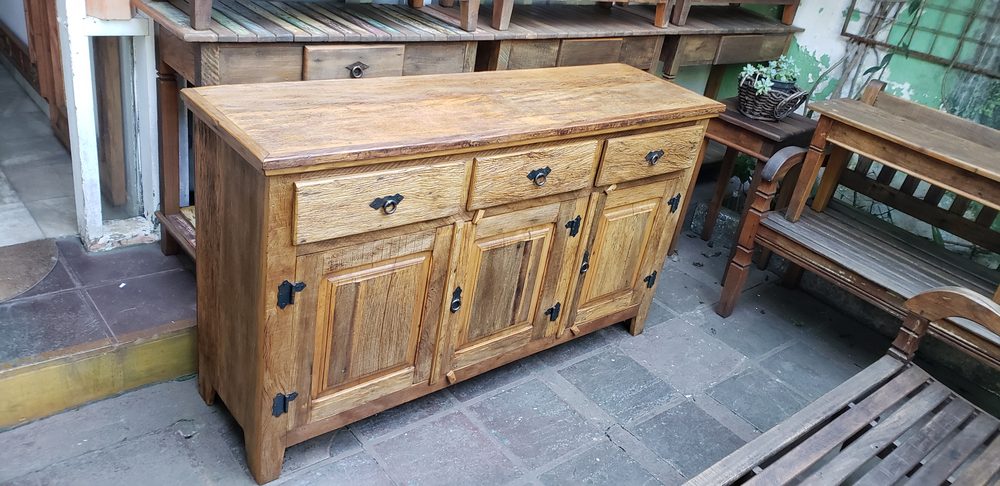 Buffet de madeira maciça da Vintage Decor, peça BUF-03