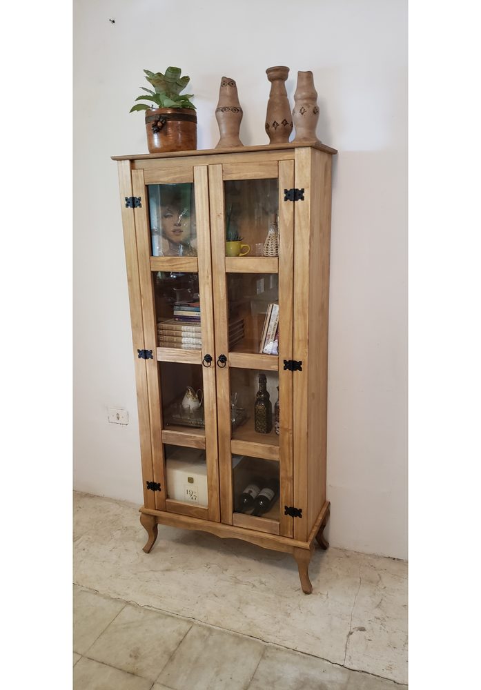 Cristaleira de madeira maciça da Vintage Decor, peça CRI-01