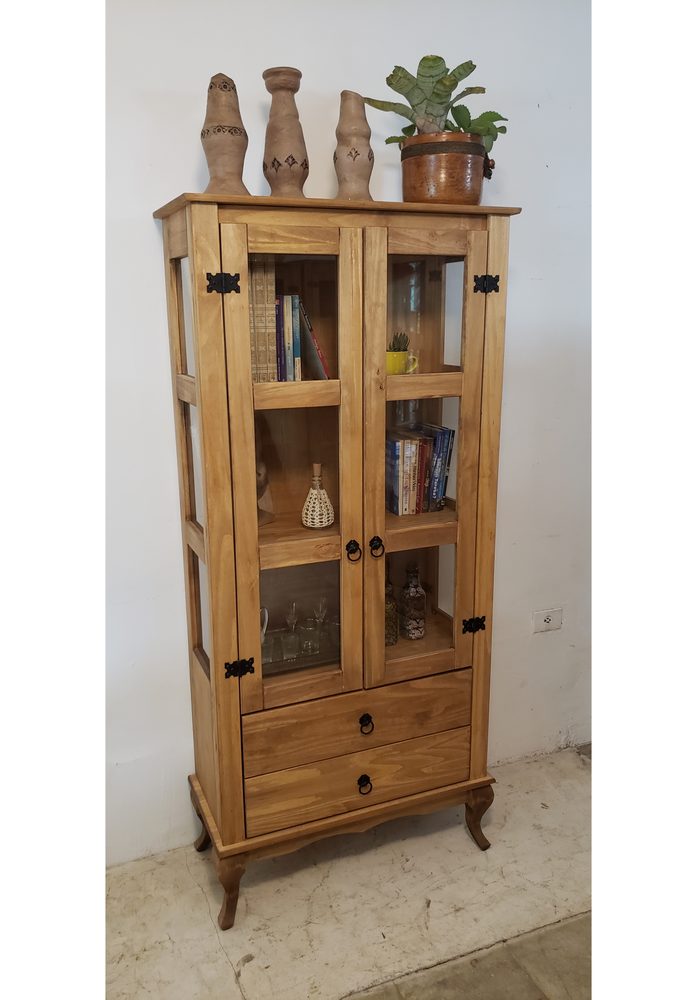 Cristaleira de madeira maciça da Vintage Decor, peça CRI-02