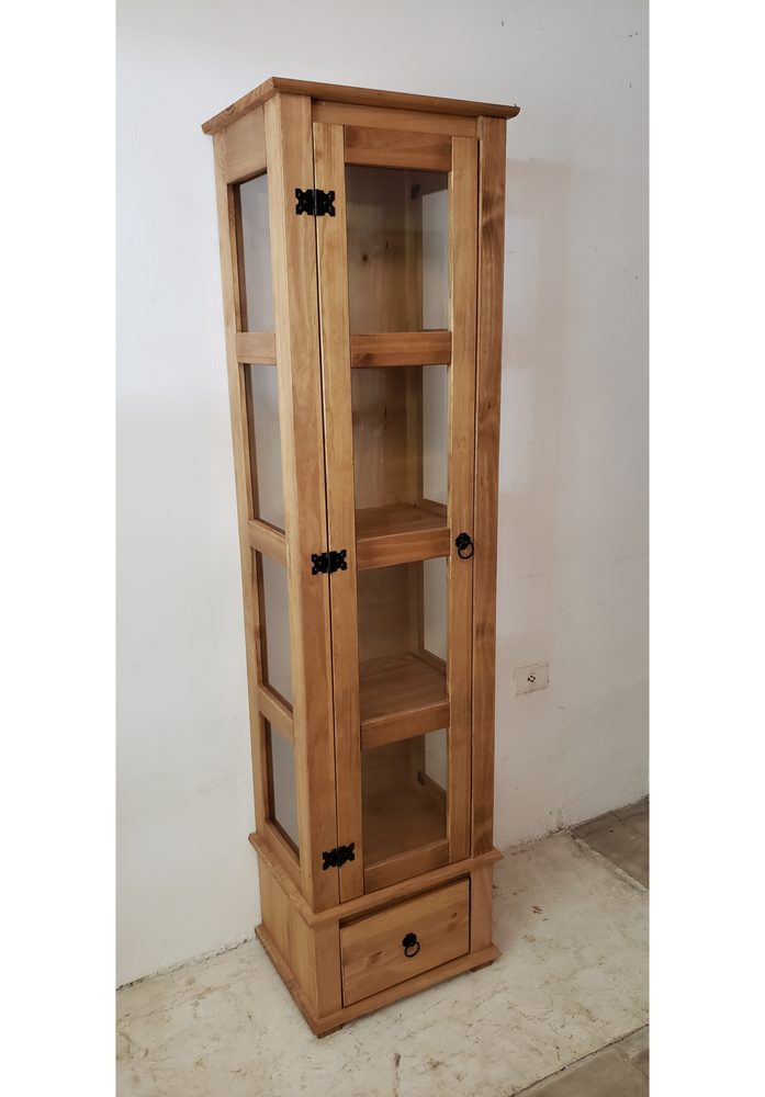 Cristaleira de madeira maciça da Vintage Decor, peça CRI-05