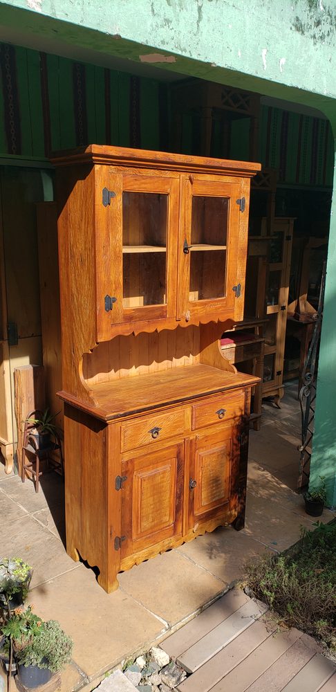 Cristaleira de madeira maciça da Vintage Decor, peça CRI-10