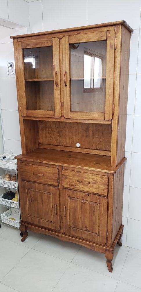 Cristaleira de madeira maciça da Vintage Decor, peça CRI-11