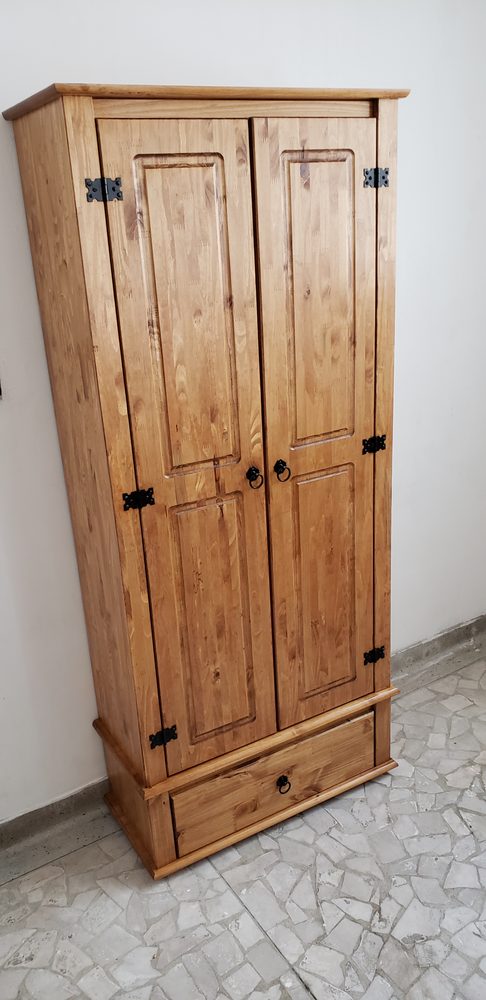 Cristaleira de madeira maciça da Vintage Decor, peça CRI-15