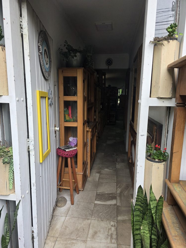 Loja Vintage Decor — corredor de entrada, foto LOJ-03