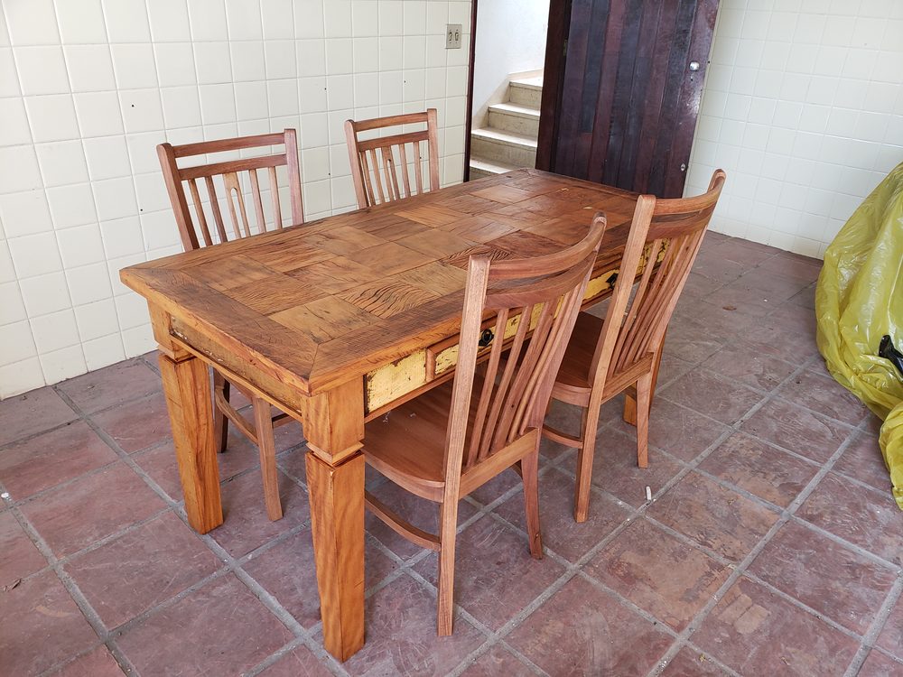 Mesa de madeira maciça da Vintage Decor, peça MES-01